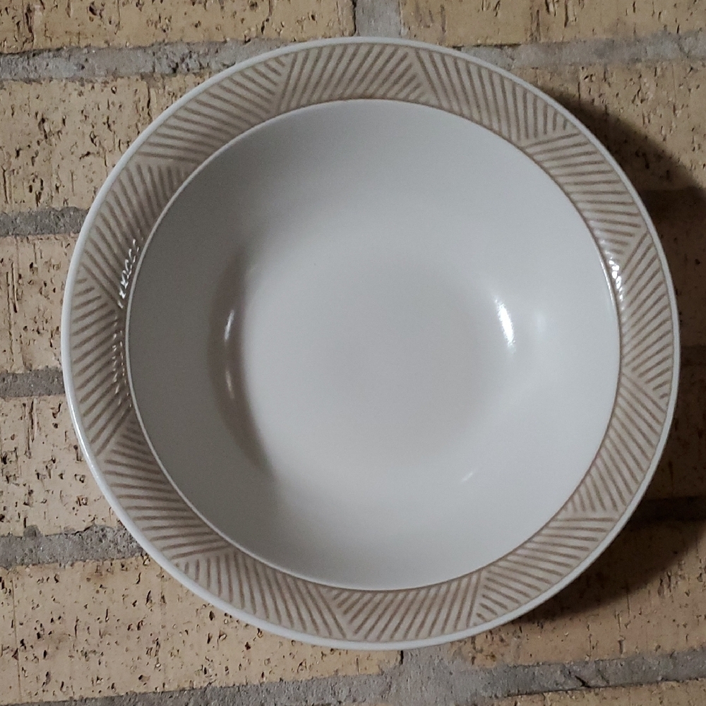 Elegant Tan and White Dinner Bowl